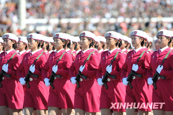 这是女民兵方队.