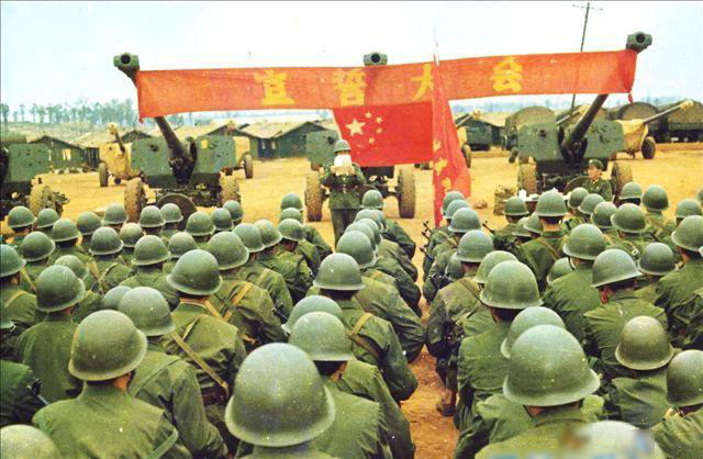 热血沸腾的誓师大会 1/55                     图为我军的誓师大会