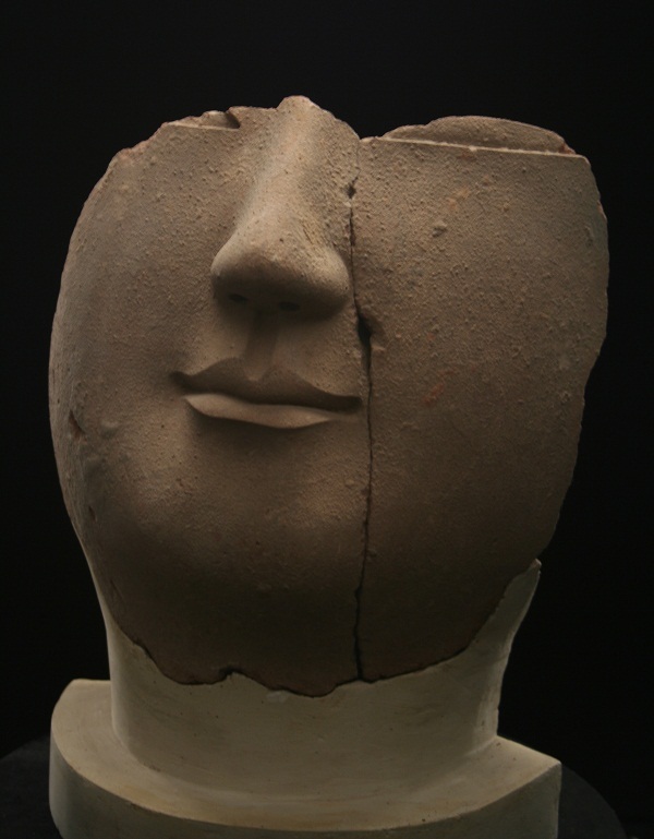 泥塑人面像(北魏):出土于北魏皇家寺院永宁寺塔基遗址.