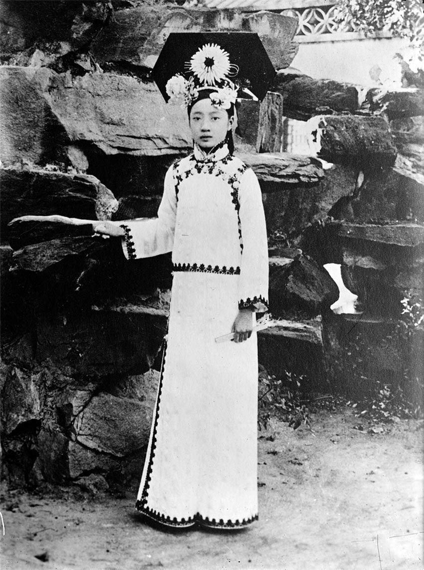 走进现代生活门槛的末代皇后婉容