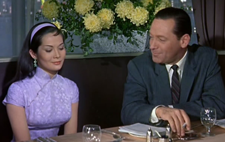 在《苏丝黄的世界》中,一个美国艺术家在香港旅行时邂逅美丽的旗袍