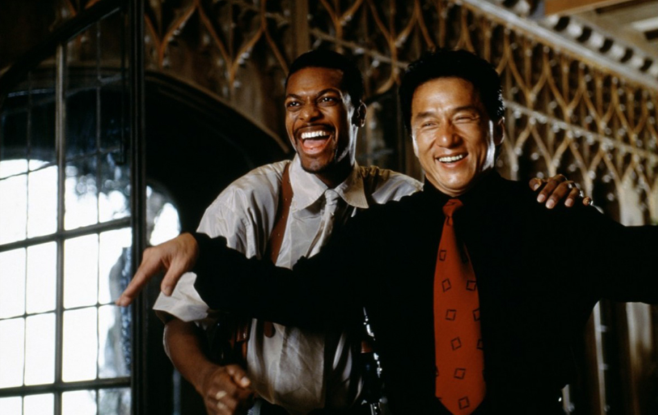 《尖峰时刻》(1998)讲述的是李督察(成龙饰演)和卡特(克里