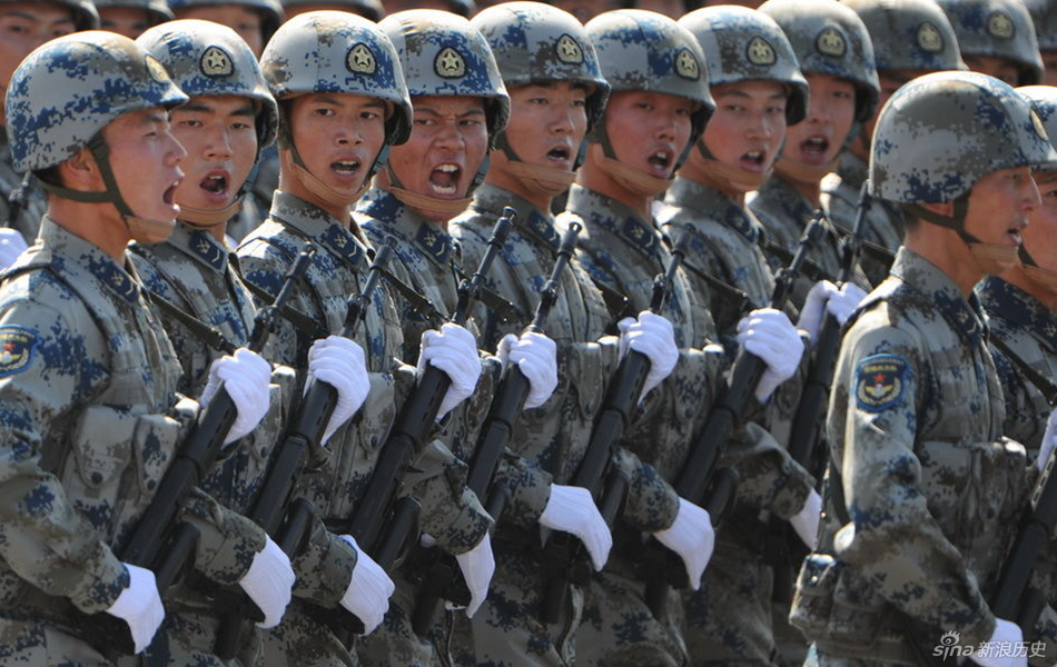 2009年10月1日,徒步第09方队受阅空降兵身着07式空降数码迷彩,也是