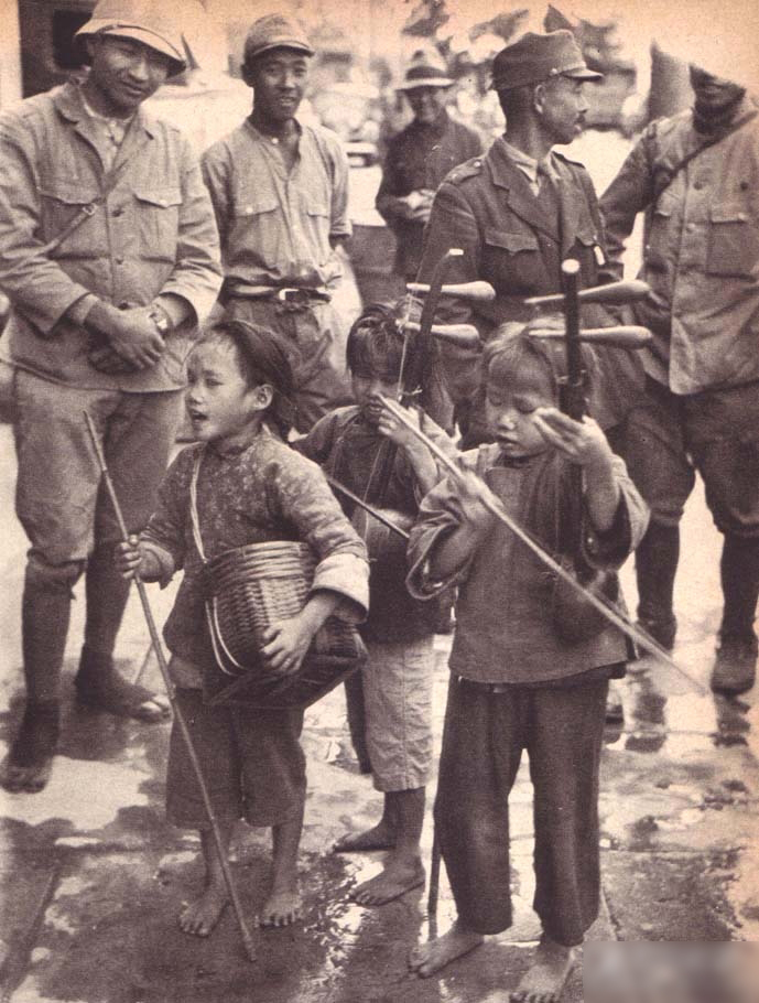 这是一组侵华日军私人相薄中的照片,真实反映了侵华日军的所见所感.