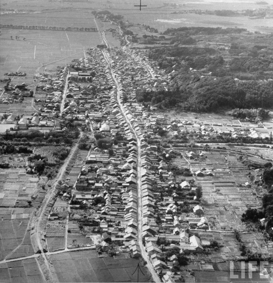 遍地弹坑与废墟:战后满目苍痍的日本