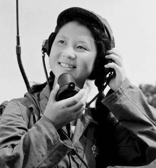 上世纪六十年代的女通讯员.