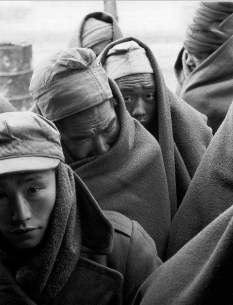 朝战美军黑镜头:遭虐的志愿军战俘_高清图集_新浪网