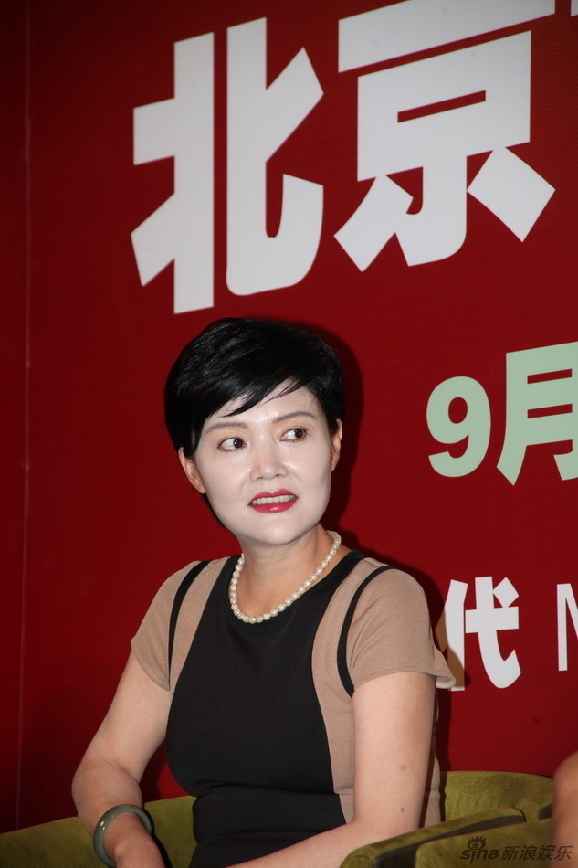 马晓晴复出亮相 惨白底妆大红唇惊悚雷人