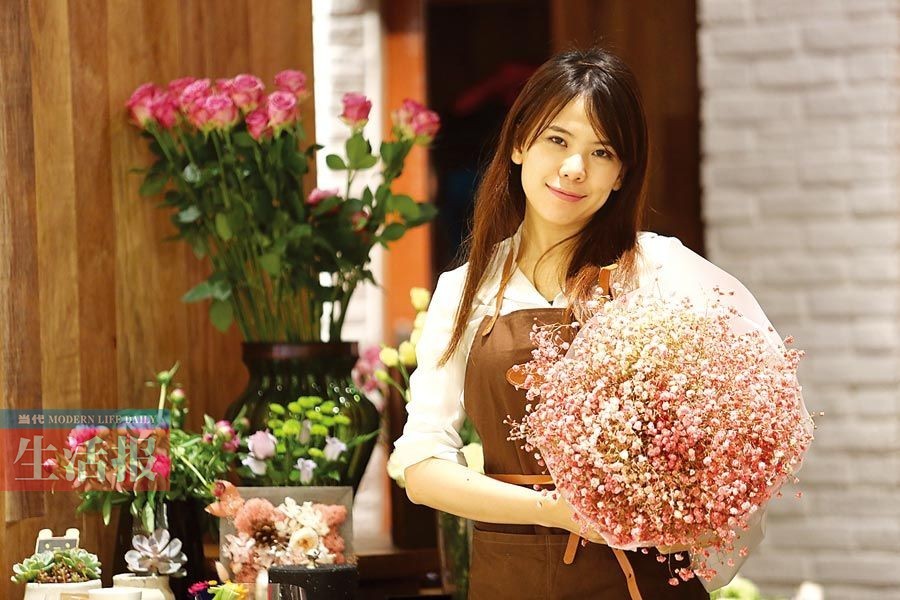 复旦毕业生南宁当卖花姑娘