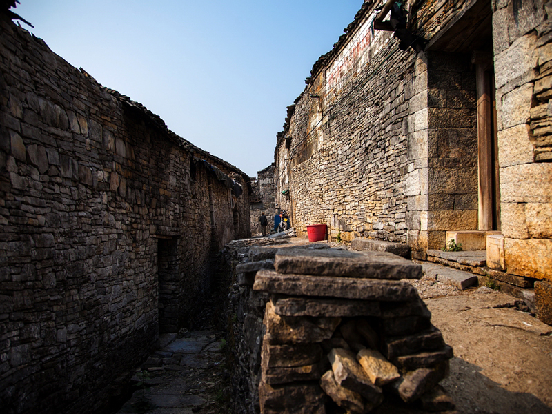 桂林有座石头城石头城中有天地