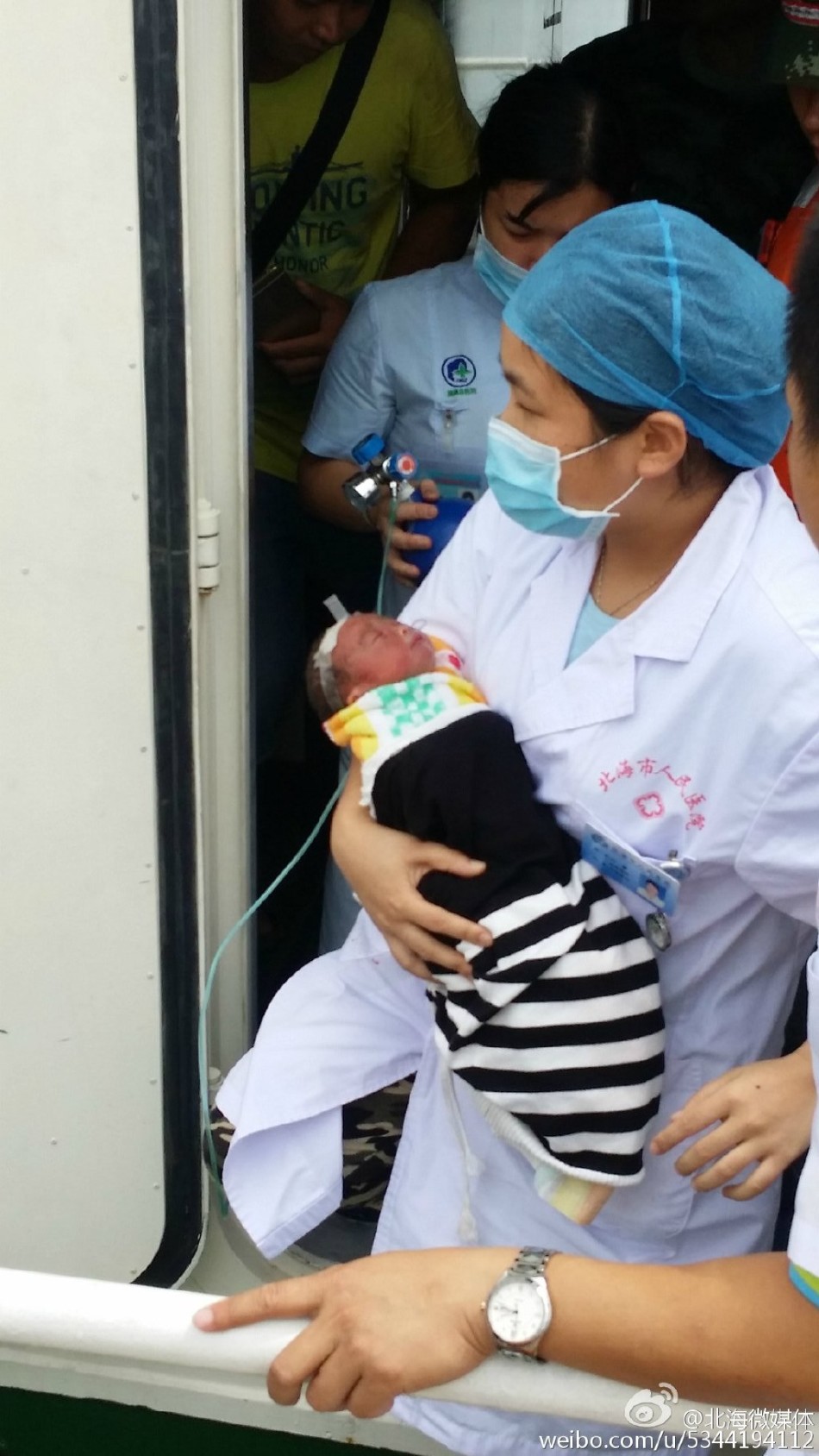 北海:33周早产儿台风中出生 17小时生死营救_高清图集_新浪网