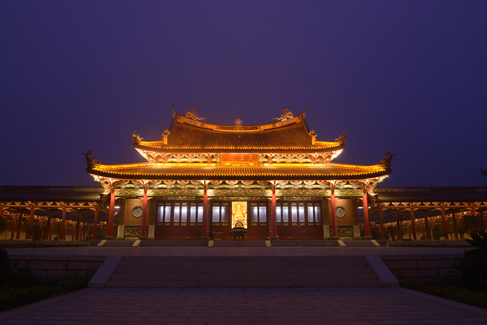 夜幕下的崇恩禅寺