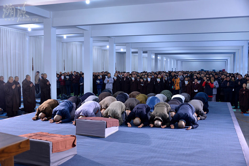 22 / 40 剃度仪式现场.(图片来源:溯源佛教网)