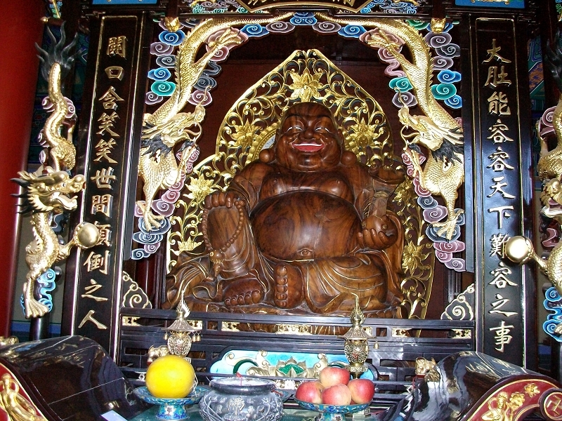 群山环抱中的白瀑寺