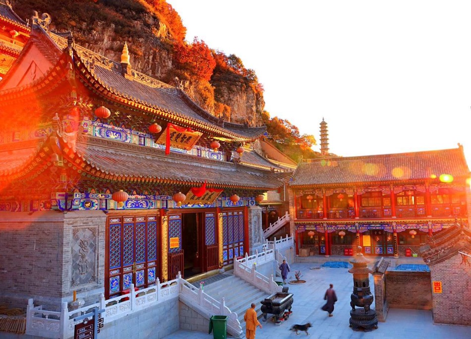 天地造化的五台山佛母洞