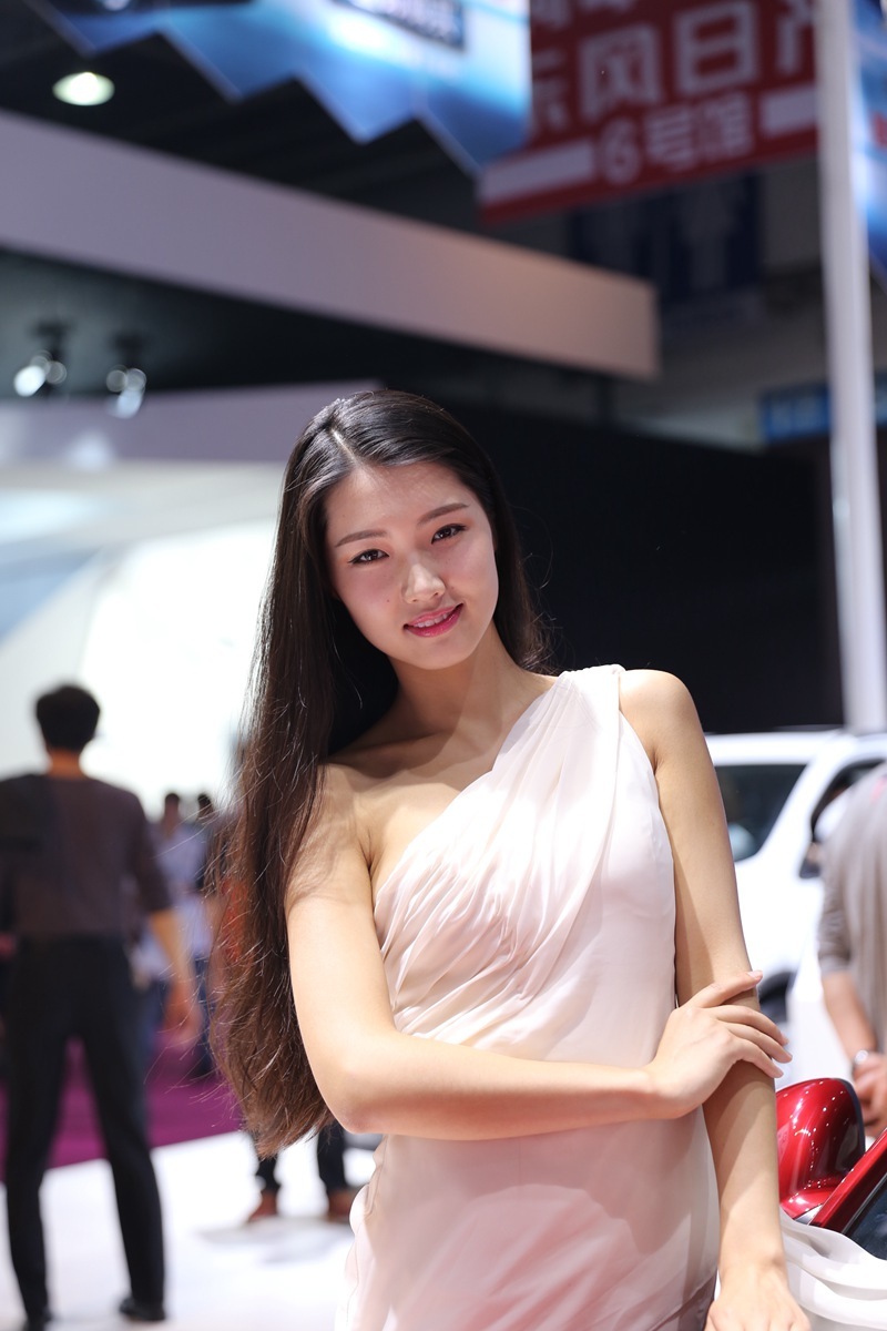 青岛市美女图片-青岛金沙滩美女图片-宅男女神(38p)