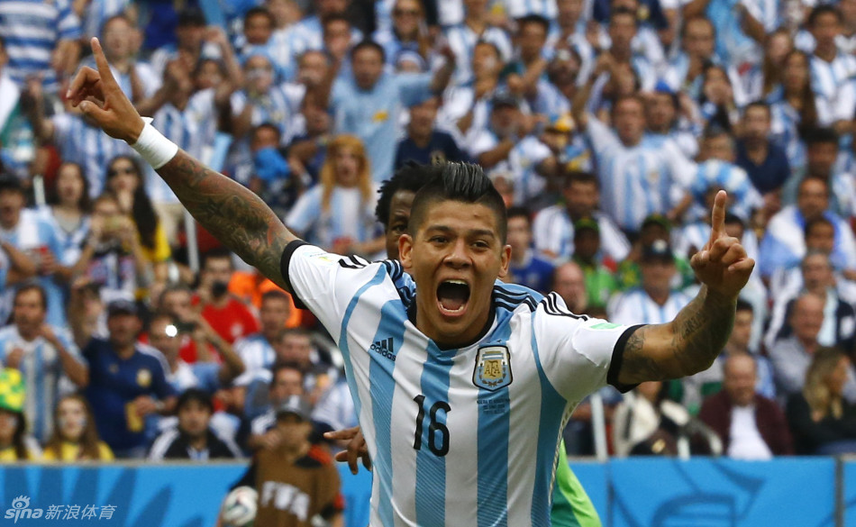 北京时间6月26日凌晨,f组末轮阿根廷vs尼日利亚,阿根廷边卫罗霍在争顶