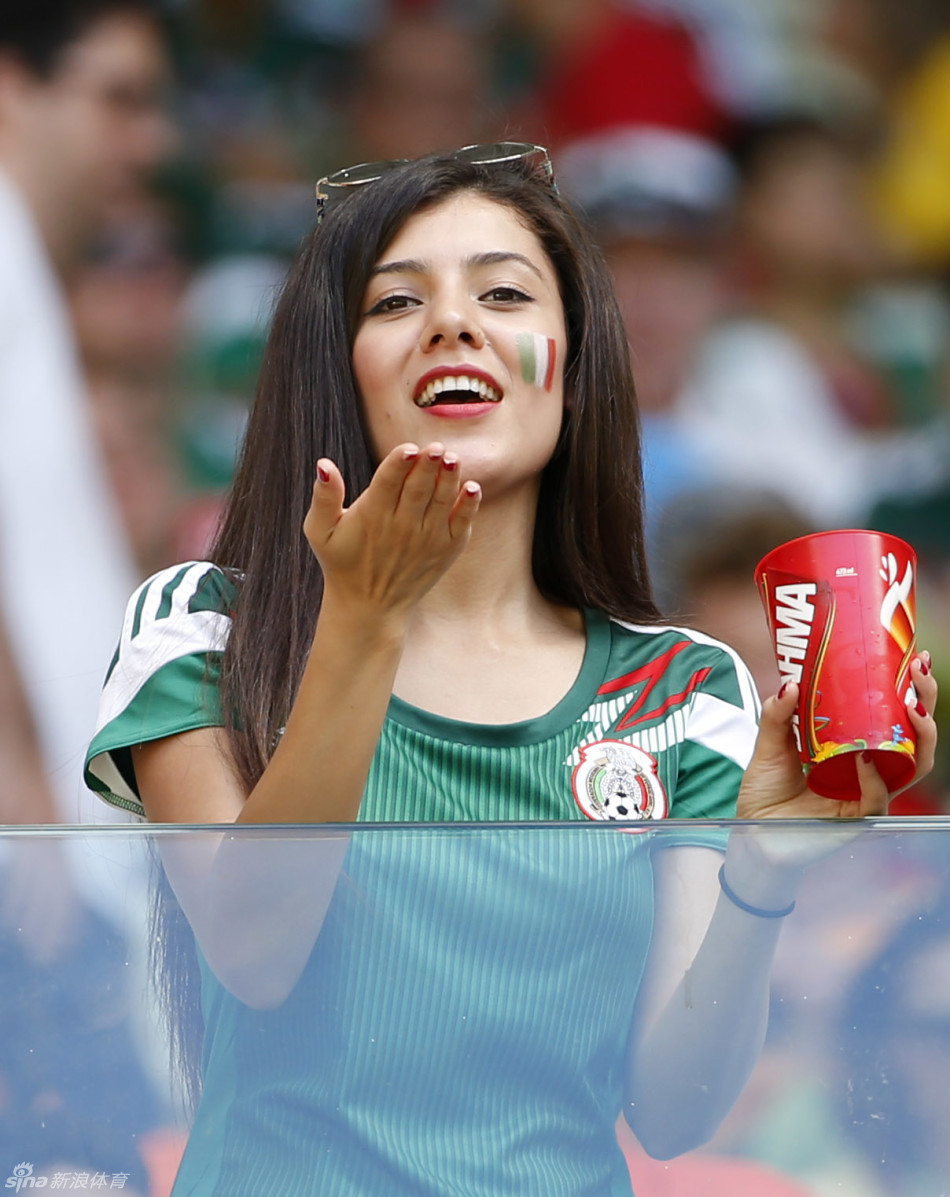 第17比赛日美女宝贝_高清图集_新浪网