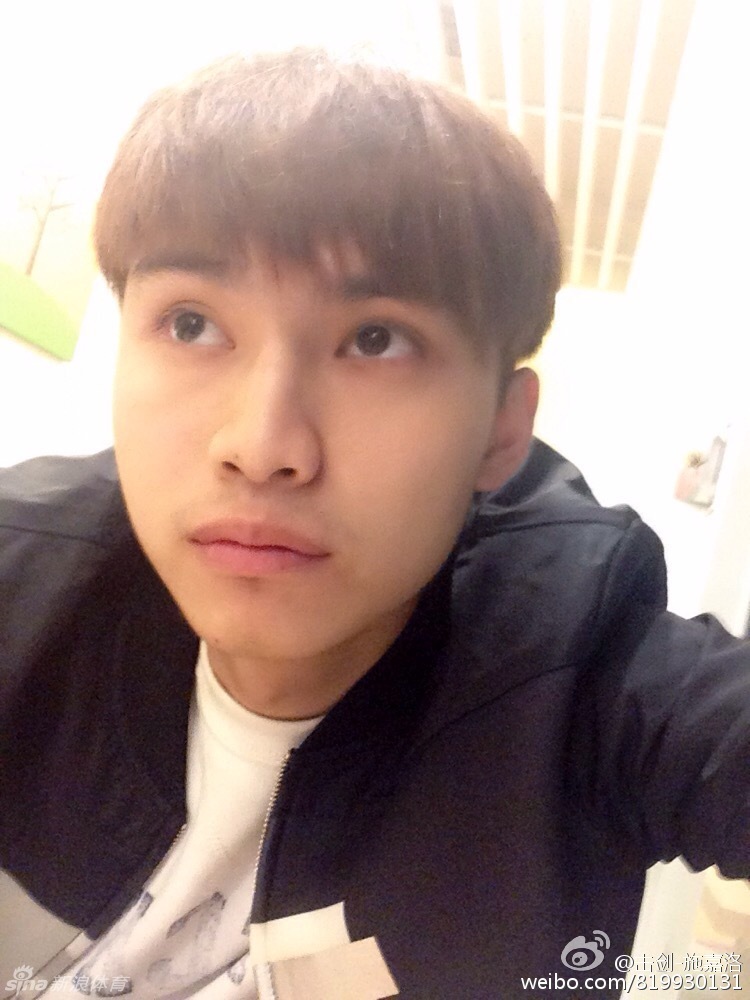 击剑新男神施嘉洛帅照