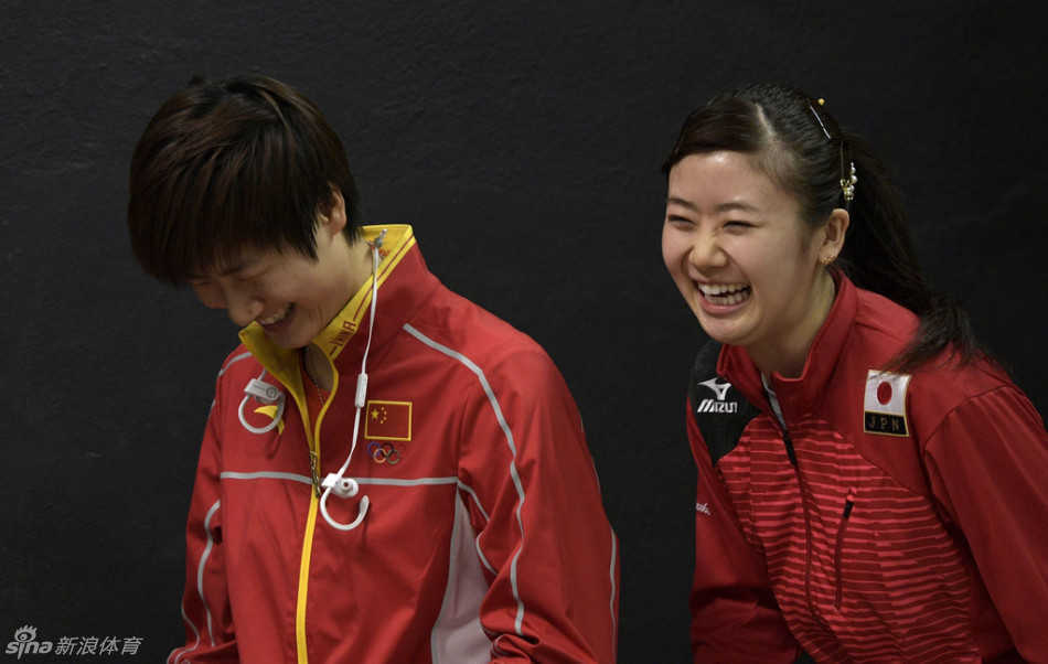 张继科福原爱同框拍照萌萌哒