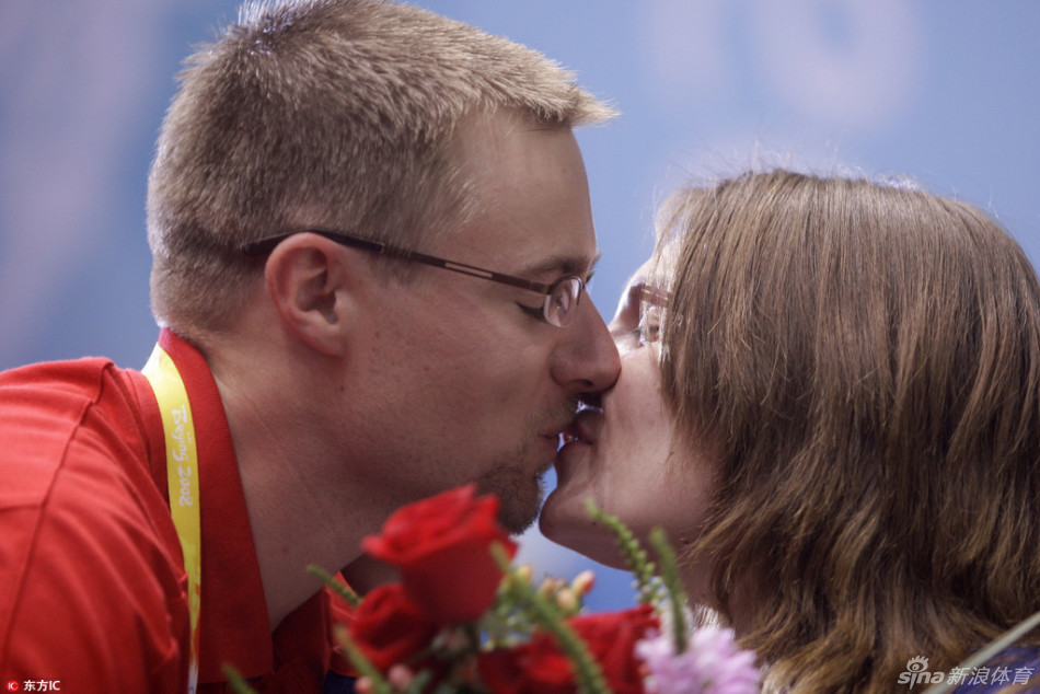 姚明和叶莉婚纱照