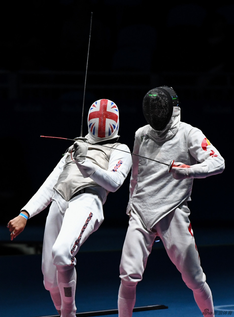 北京时间8月13日,在2016年里约奥运会男子花剑团体赛中,中国队以45比