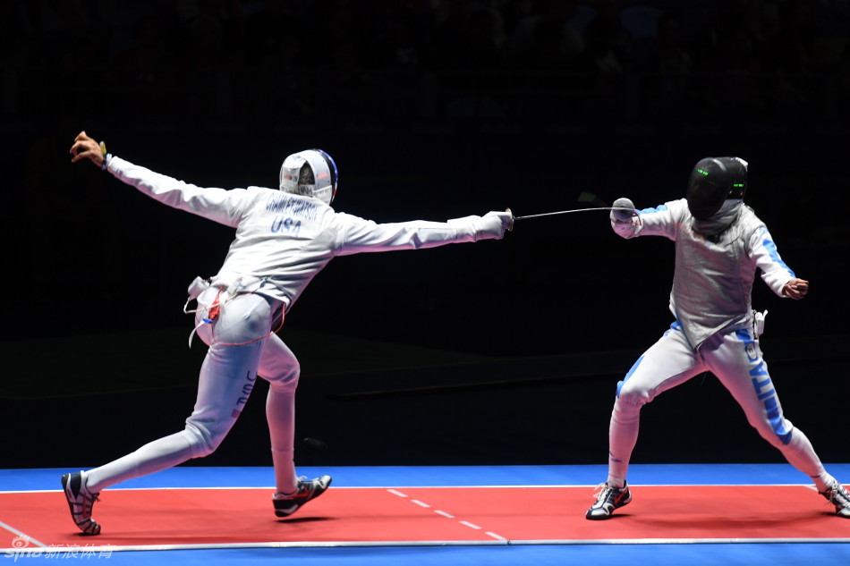 直击男子花剑团体瞬间