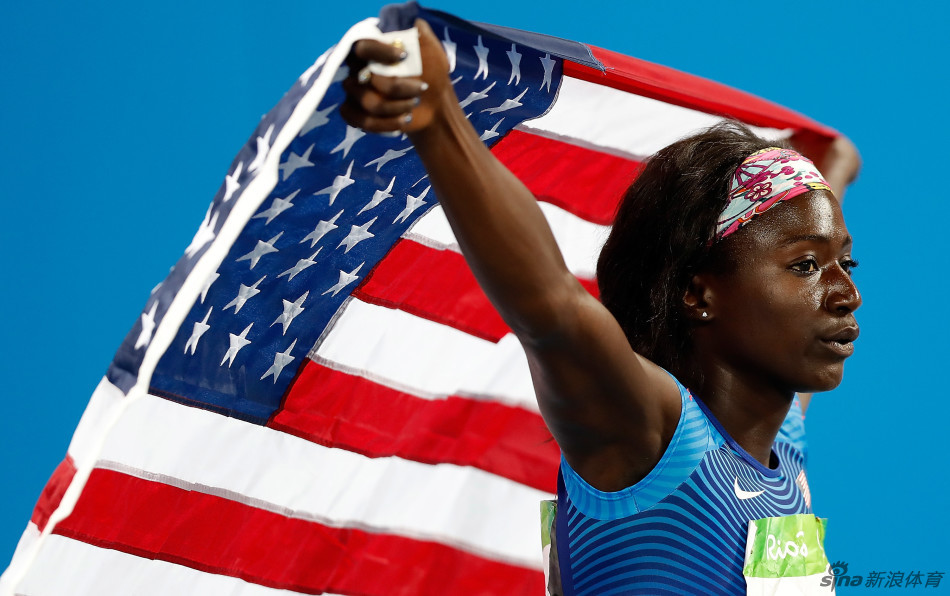 田径女子200米牙买加选手汤普森夺冠