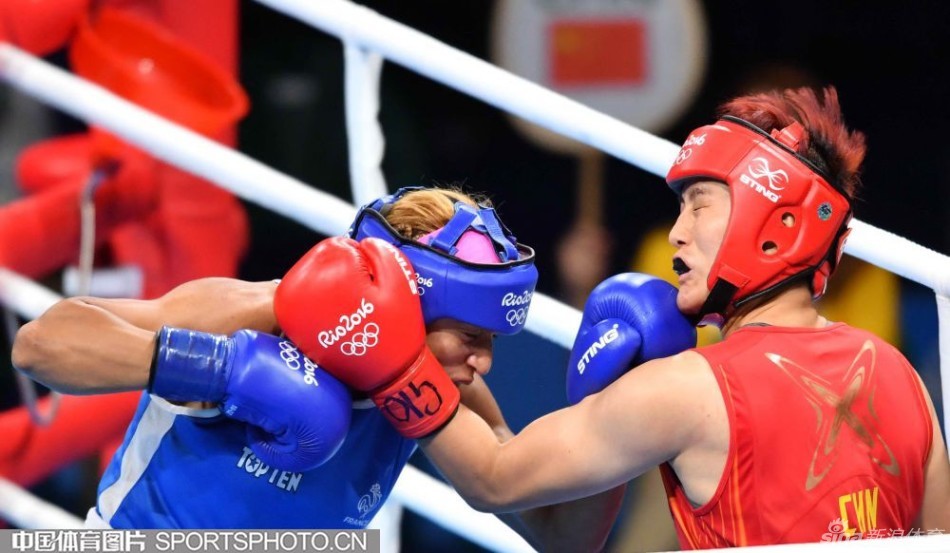 拳击女子轻量级决赛尹军花摘银