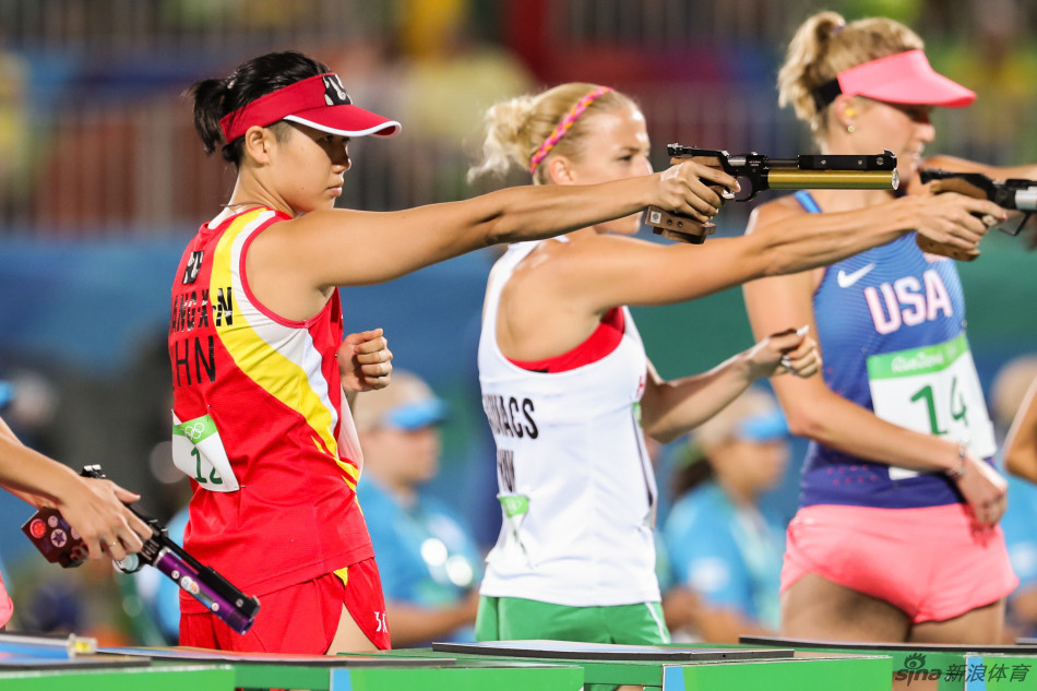 张晓楠在女子现代五项跑射联项比赛中