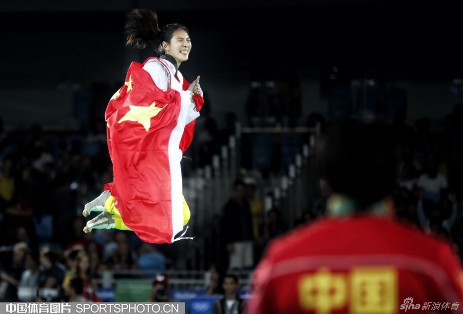 跆拳道女子 67kg级郑姝音夺冠