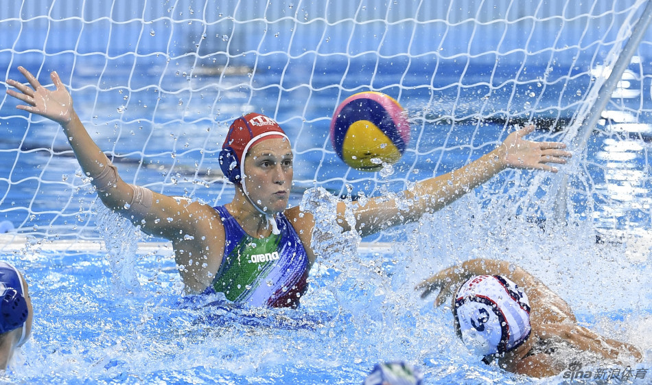 女子水球决赛美国夺金_高清图集_新浪奥运_新浪网