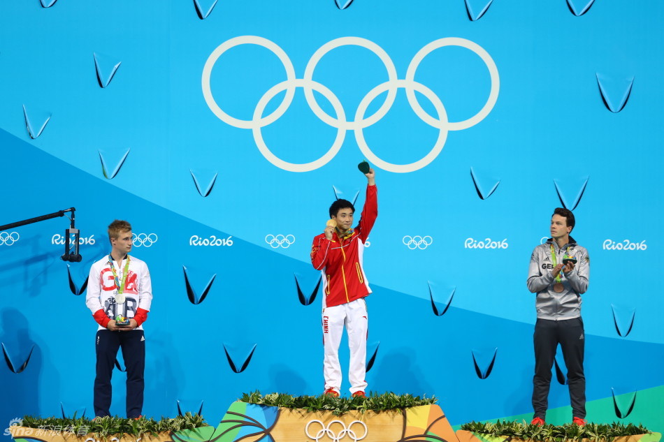 新浪直击跳水男子3米板曹缘夺金