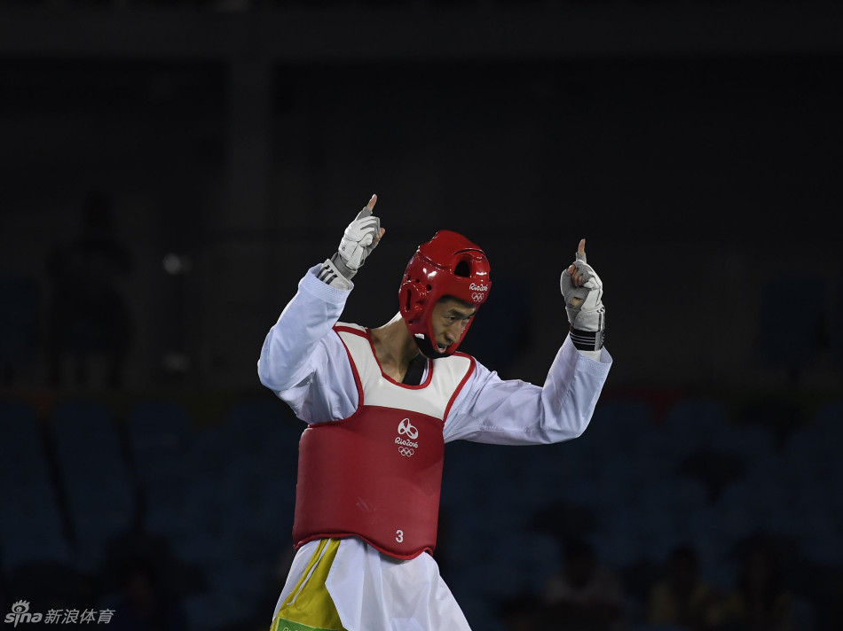 新浪直击男子跆拳道赵帅进决赛