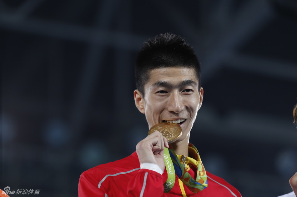 男子跆拳道58kg金牌赛,中国选手赵帅战胜泰国汉帕选手夺冠