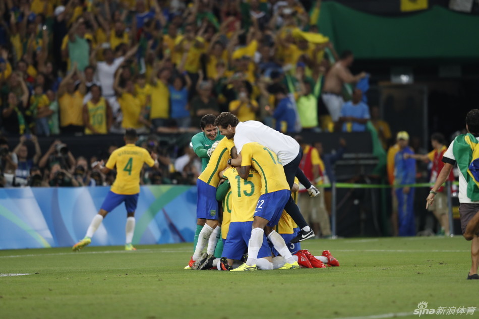 新浪直击男足决赛巴西点球夺冠