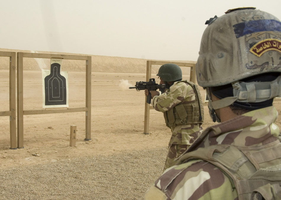 练习的枪靶距离射击位置很近_新浪图集_新浪网