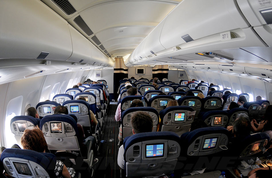 夕阳中的法航a330客机