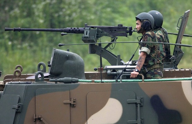 韩国k9自行榴弹炮机枪兵