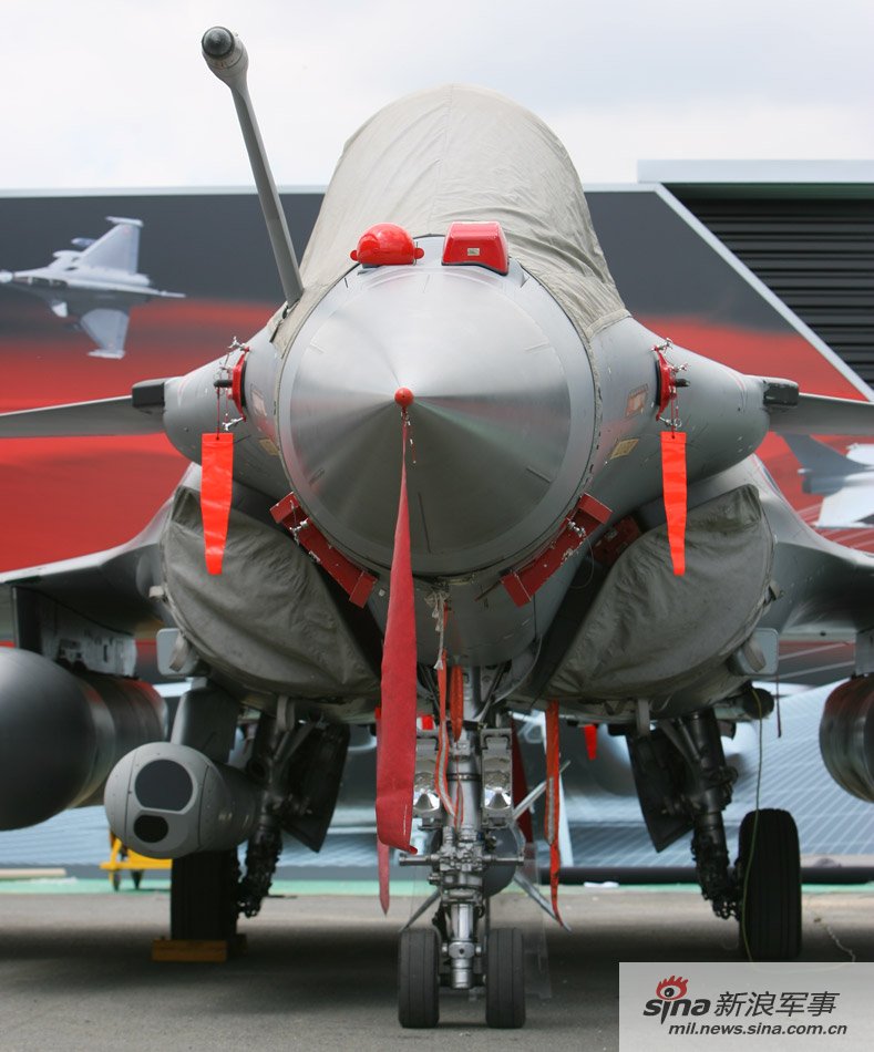 加挂目标指示吊舱