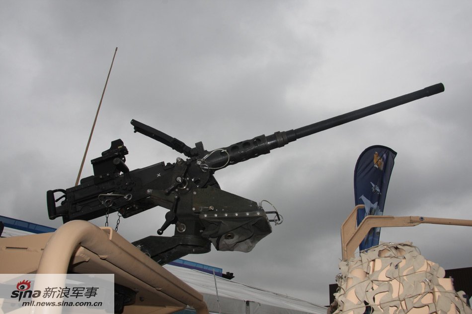 潘哈德战术越野车车载大口径机枪