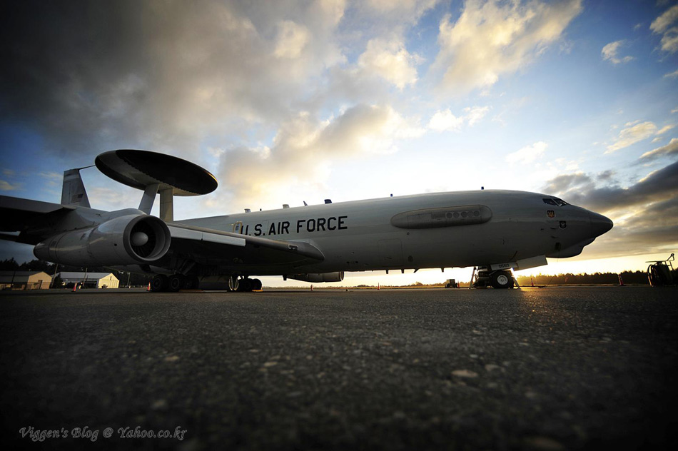 美国空军 > e-3a预警机参加军演    近期美国军队频频搞联合演习,"