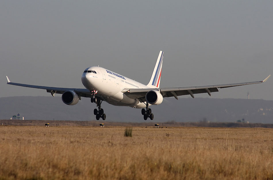 法航a330客机降落