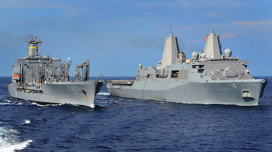 德罗加级导弹巡洋舰cg57张伯伦湖号及"亨利j·凯泽"级燃油补给船t-a0