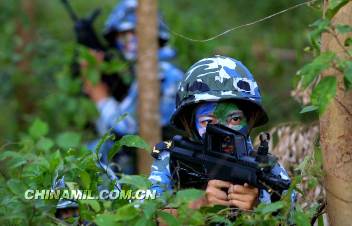 中国海军两栖女侦察兵特别能吃苦特别能战斗_高清图集_新浪网