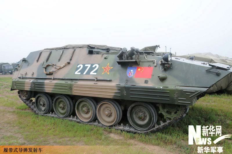 履带式导弹发射车 新华军事记者 黎云 摄