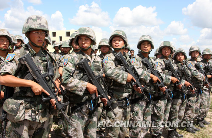 中方特种兵列队