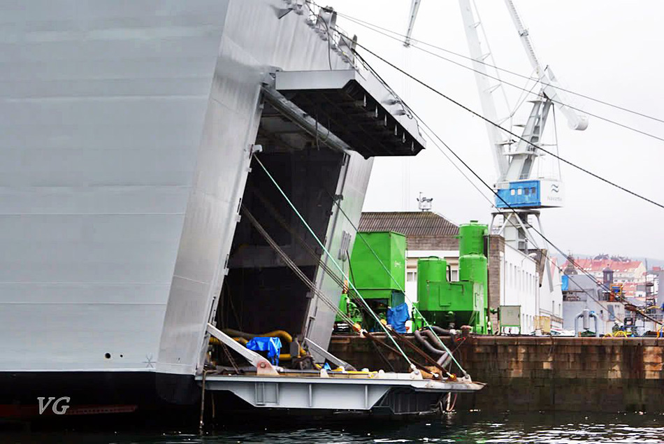 胡安卡洛斯一世号后部舱门