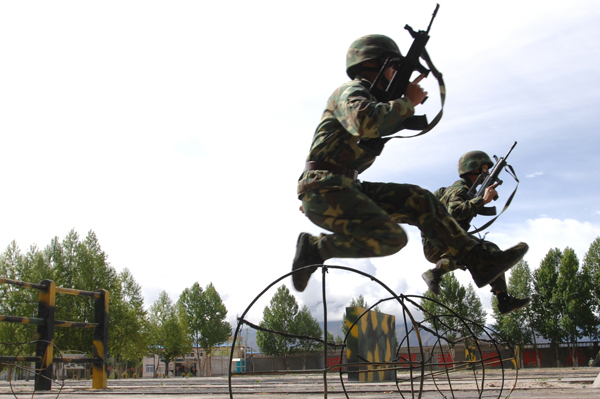 单兵战术训练. 赵海波 摄影