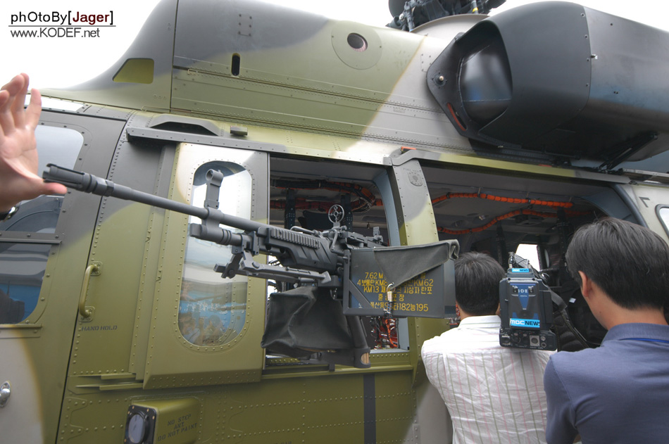 装在旋转枪架上射界比较广